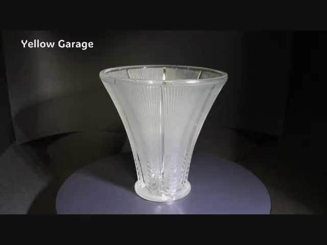 ルネ・ラリックによるフランス製のアンティークガラスベース