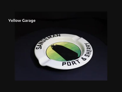 ポルトガルの老舗ワインブランド「SANDEMAN（サンデマン）」のプロモーション用として制作された、ィンテージの陶器製灰皿