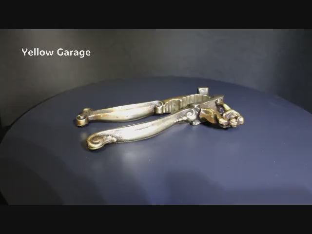 アンティーク 真鍮製ナッツクラッカー／抱擁する男女モチーフ動画