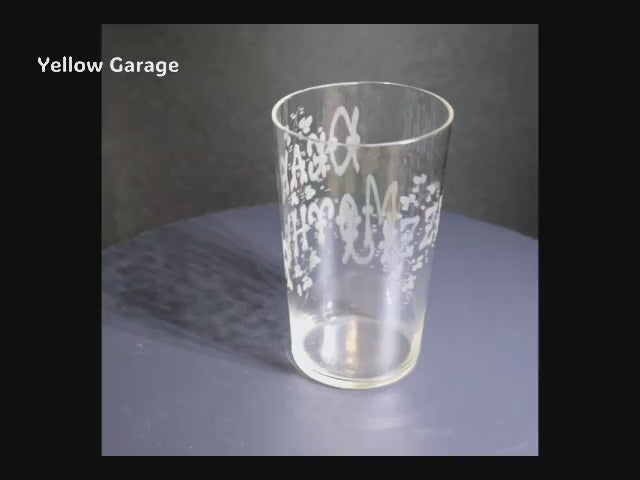 側面に “DEAR MOTHER”反対側に “LIZZIE” の文字がエッチングされたアンティークグラス_動画