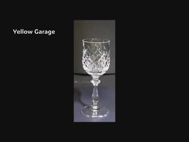 美しいカットが施されたアンティークのクリスタルワイングラス＿動画