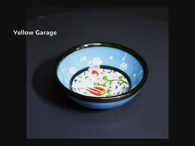 エキゾチックな花模様が食卓を彩る
手のひらサイズの小さな芸術品
トルコのハンドメイド陶器動画