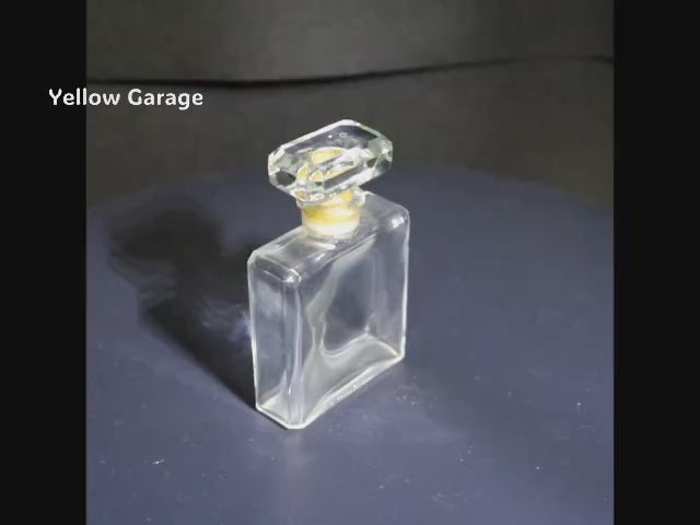 CHANEL ヴィンテージ香水ボトル｜刻印入りガラス製ミニパフューム