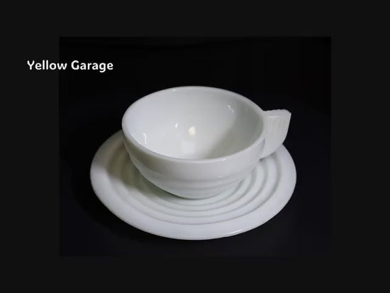 フランス製の乳白色ガラスで作られたヴィンテージのカップ＆ソーサーセット＿動画