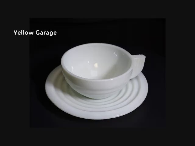 フランス製の乳白色ガラスで作られたヴィンテージのカップ＆ソーサーセット＿動画