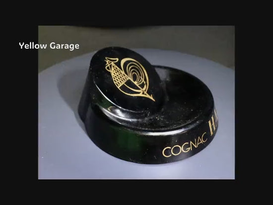 フランスの高級ブランデーブランド「COGNAC HARDY（コニャック・ハーディ）」のプロモーション用として製造されたヴィンテージの灰皿