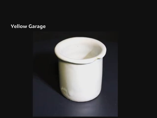 少量の薬品や軟膏の調合液体の計量に使われていたビーカー型の陶器容器‗動画