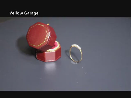 イギリスで製造されたヴィンテージの9カラットゴールドの一文字ジルコニアリング