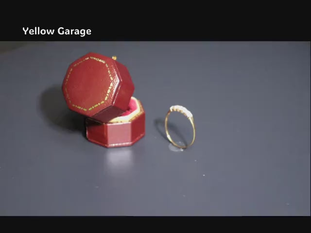 イギリスで製造されたヴィンテージの9カラットゴールドの一文字ジルコニアリング