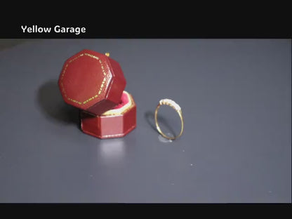 イギリスで製造されたヴィンテージの9カラットゴールドの一文字ジルコニアリング