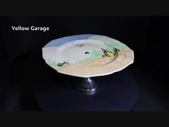 ヨーロッパで作られた陶器製プレートと金属脚を組み合わせたアンティークのケーキスタンド＿動画