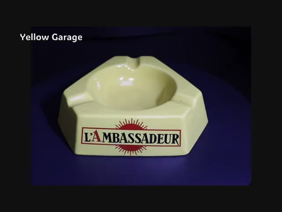鮮やかなレモンイエローが印象的なフランスのタバコブランド「L’AMBASSADEUR」のプロモーション用アンティーク灰皿