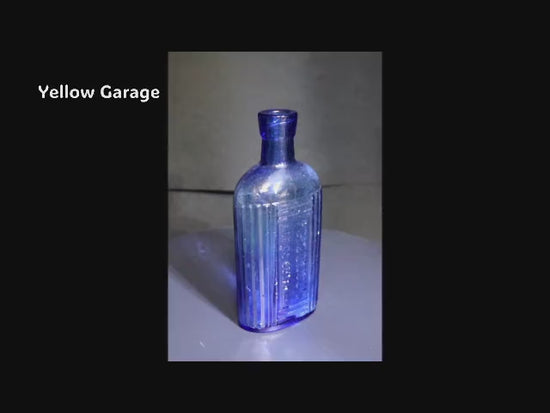「毒薬（POISONOUS）」を示すアンティークの薬瓶＿動画