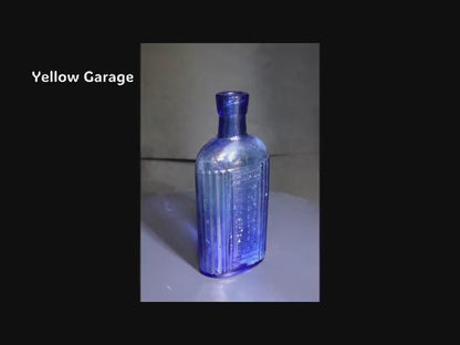 「毒薬（POISONOUS）」を示すアンティークの薬瓶＿動画