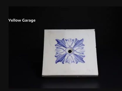 一辺約85mmの小ぶりなアンティークタイル