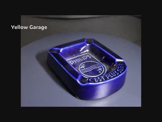 オランダの電機メーカーPHILIPS（フィリップス）のロゴとスローガン「C'EST PLUS SÛR（それはより安全）」が刻まれた深い青の美しい陶器製灰皿＿動画