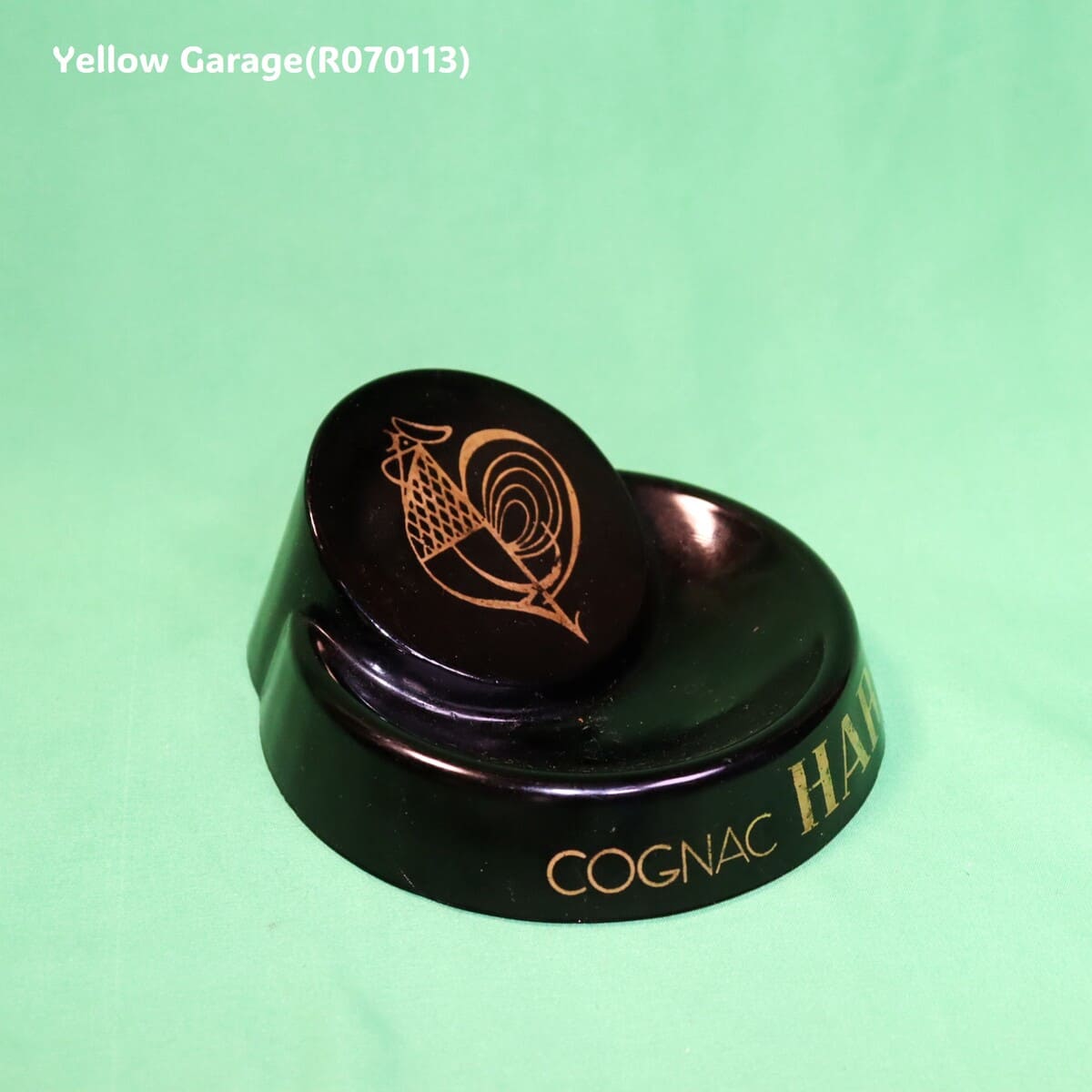 フランスの高級ブランデーブランド「COGNAC HARDY（コニャック・ハーディ）」のプロモーション用として製造されたヴィンテージの灰皿