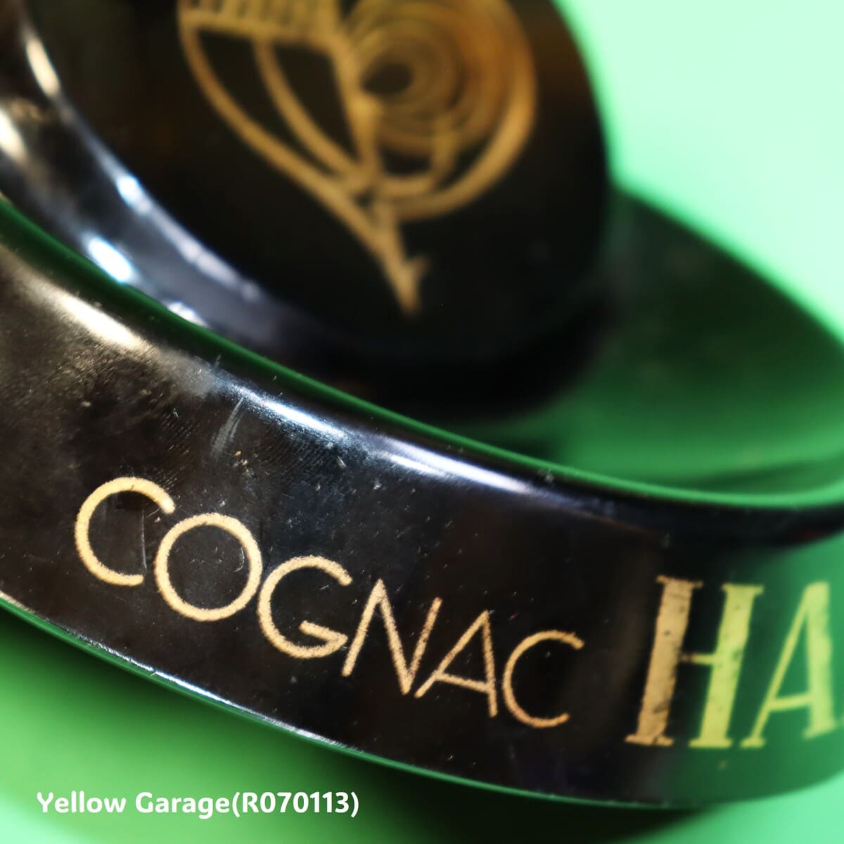 HARDY コニャック・ゴールドロゴ付き ベークライト灰皿（ヴィンテージ）