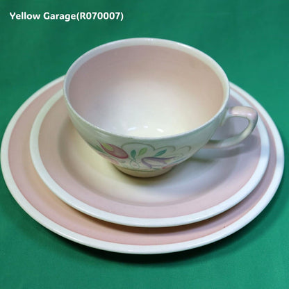 イギリスを代表する陶芸デザイナー Susie Cooper（スージークーパー） による、カップ＆2枚のソーサー（大・中）セット