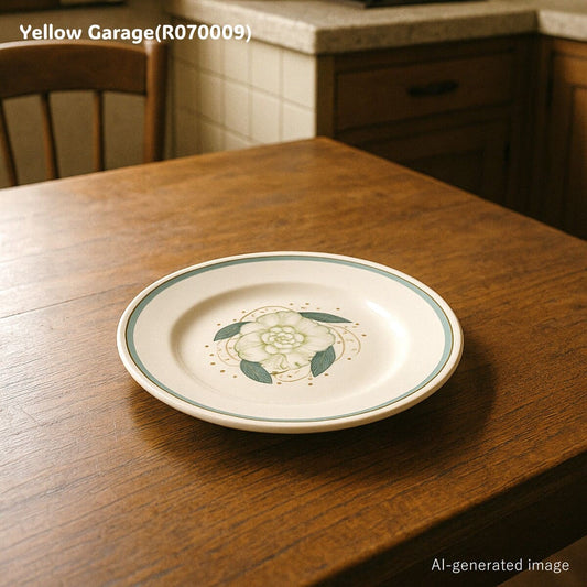 イギリスを代表する陶磁器デザイナー、Susie Cooper（スージー・クーパー） の「Gardenia（ガーデニア）」シリーズのヴィンテージ・ソーサー