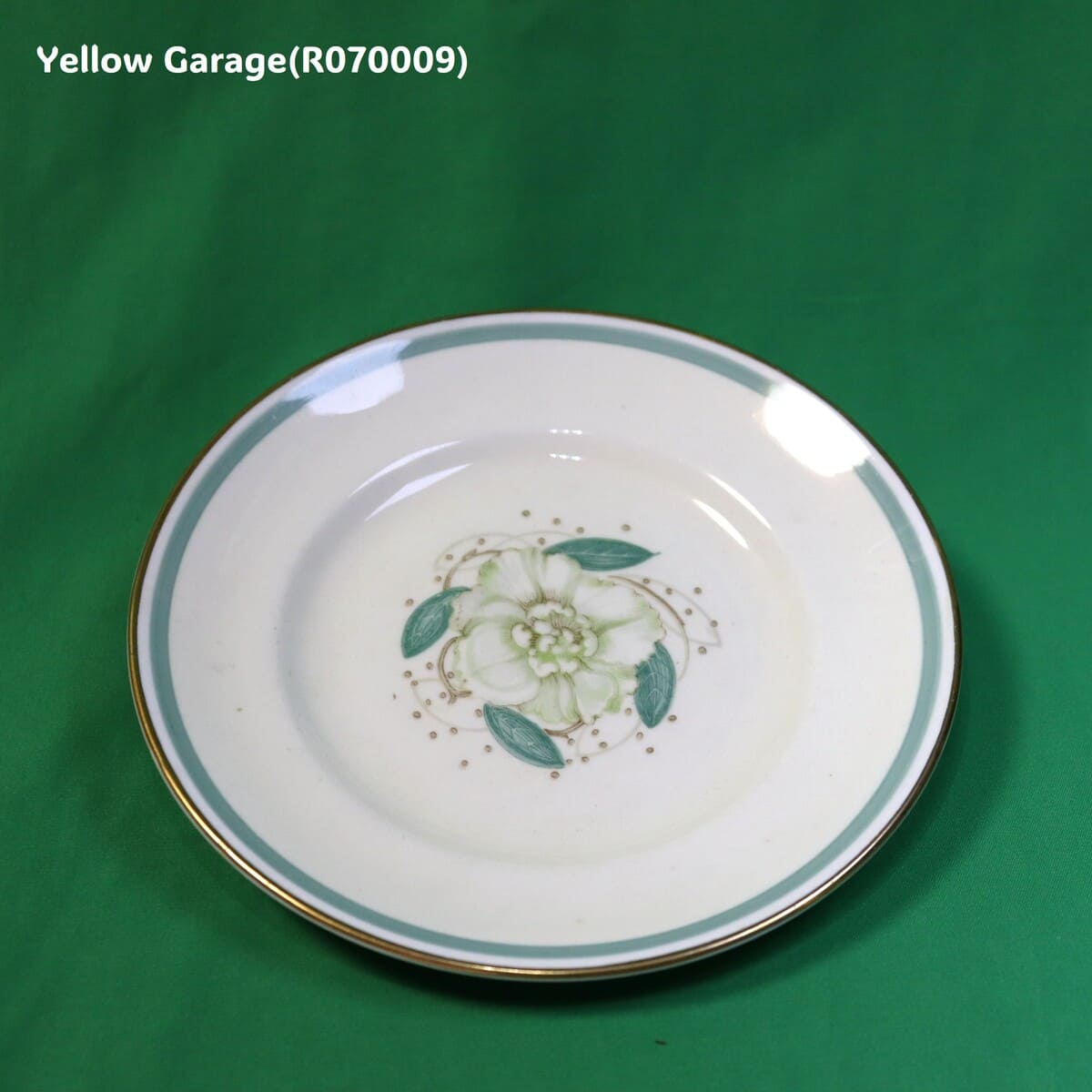 イギリスを代表する陶磁器デザイナー、Susie Cooper（スージー・クーパー） の「Gardenia（ガーデニア）」シリーズのヴィンテージ・ソーサー