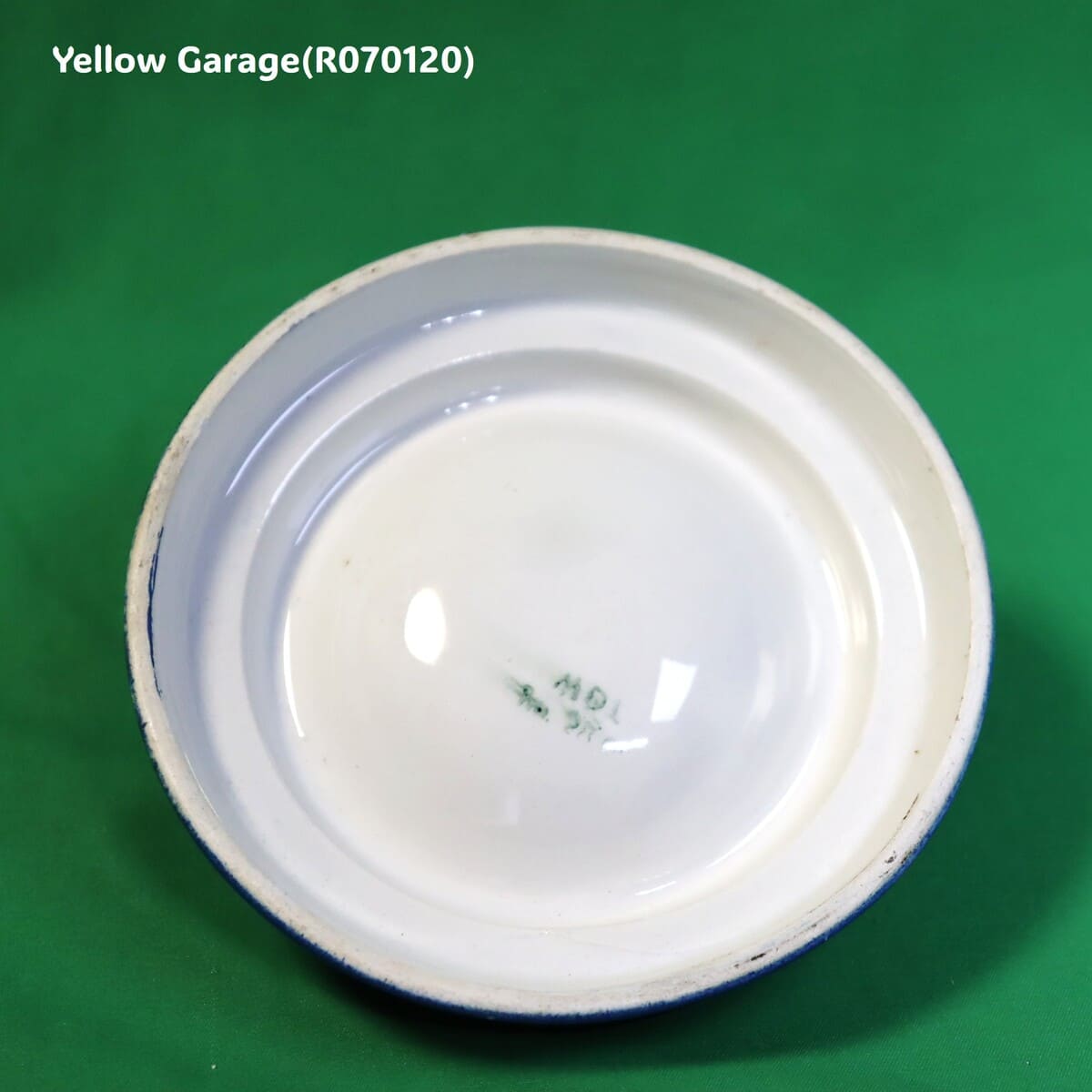 フランスのアニス系リキュールである「PERNOD 45」と「PASTIS 51」の2つのブランド名がデザインされた非常に珍しいダブルロゴ仕様のヴィンテージ灰皿＿裏