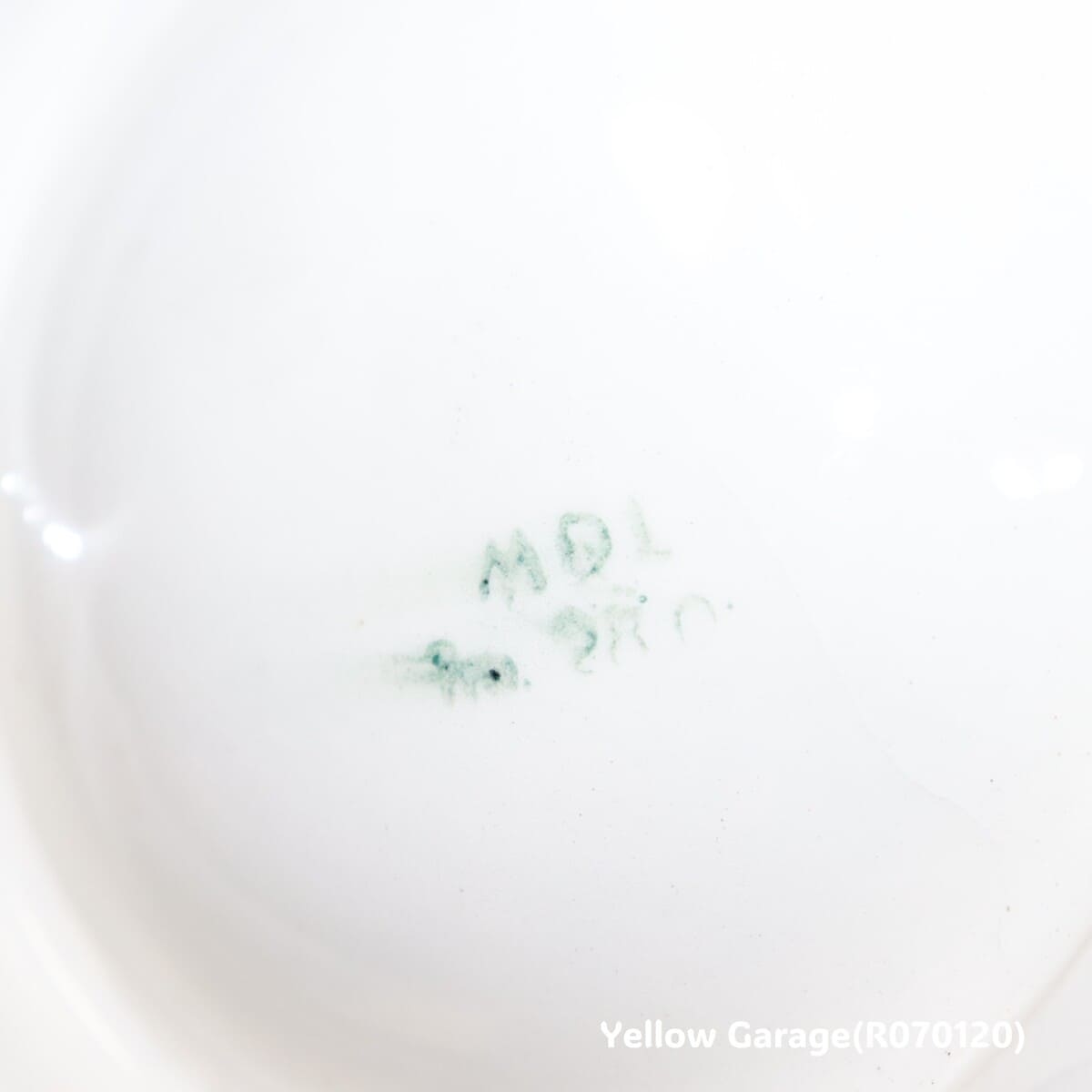 フランスのアニス系リキュールである「PERNOD 45」と「PASTIS 51」の2つのブランド名がデザインされた非常に珍しいダブルロゴ仕様のヴィンテージ灰皿＿裏文字アップ