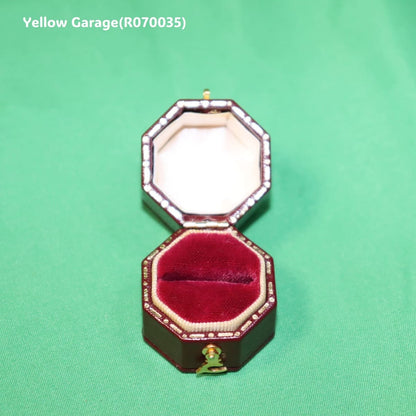 ヴィンテージ イギリス製 9金 一文字ジルコニアリング（専用ケース付き）