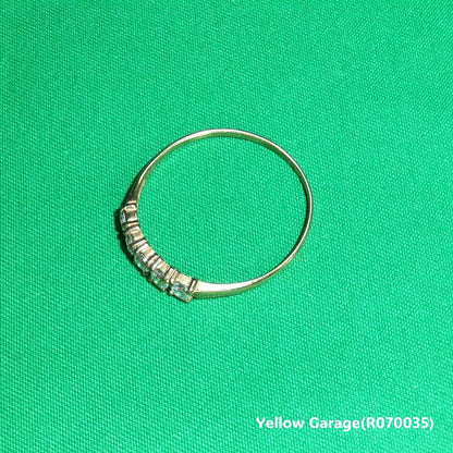 ヴィンテージ イギリス製 9金 一文字ジルコニアリング（専用ケース付き）