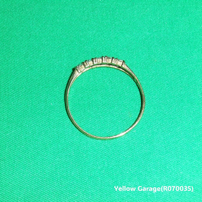 ヴィンテージ イギリス製 9金 一文字ジルコニアリング（専用ケース付き）