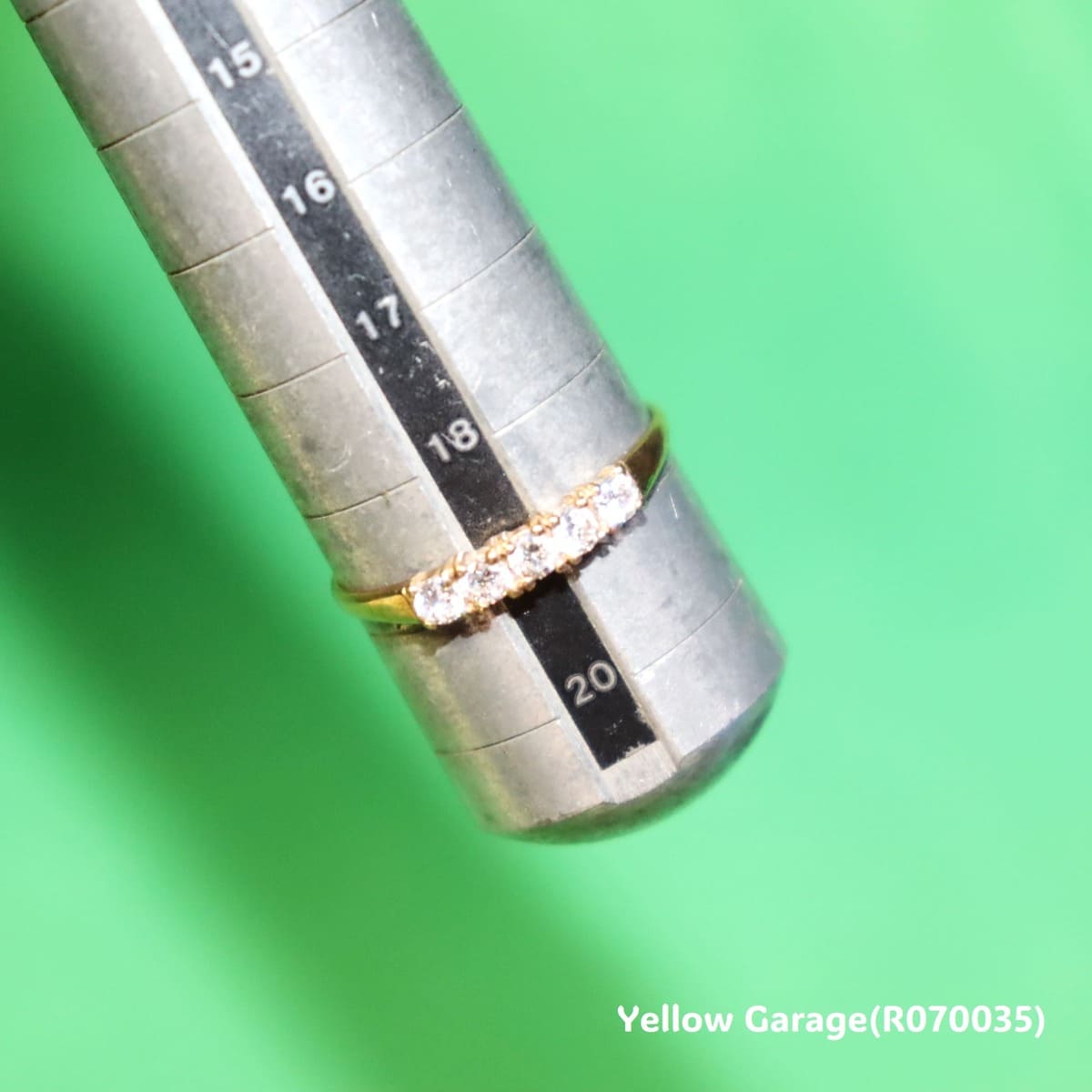 ヴィンテージ イギリス製 9金 一文字ジルコニアリング（専用ケース付き）