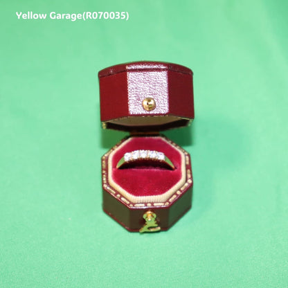 ヴィンテージ イギリス製 9金 一文字ジルコニアリング（専用ケース付き）