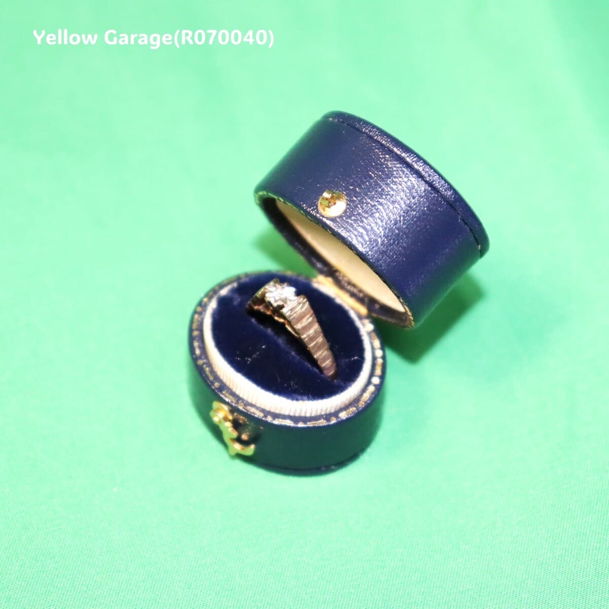 ヴィンテージ イギリス製 9ct ゴールド ダイヤモンドリング “B.BROS”刻印入り（ケース付き）