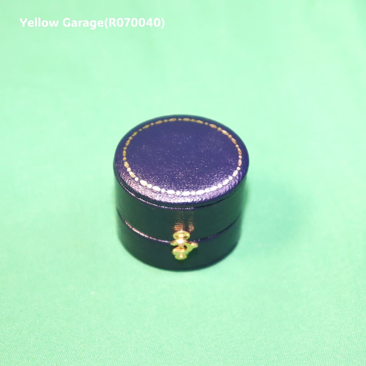 ヴィンテージ イギリス製 9ct ゴールド ダイヤモンドリング “B.BROS”刻印入り（ケース付き）