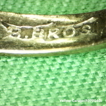 ヴィンテージ イギリス製 9ct ゴールド ダイヤモンドリング “B.BROS”刻印入り（ケース付き）