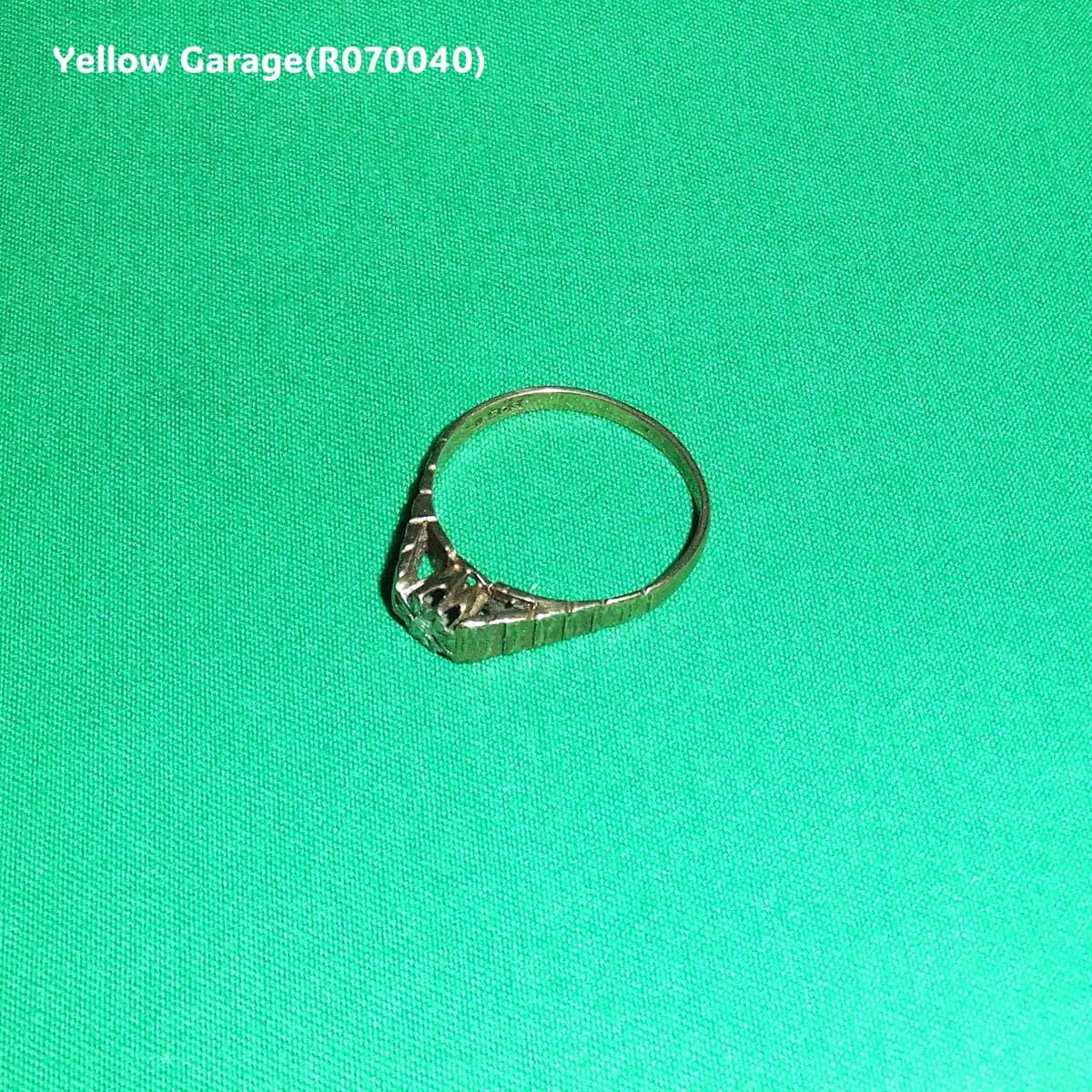 ヴィンテージ イギリス製 9ct ゴールド ダイヤモンドリング “B.BROS”刻印入り（ケース付き）