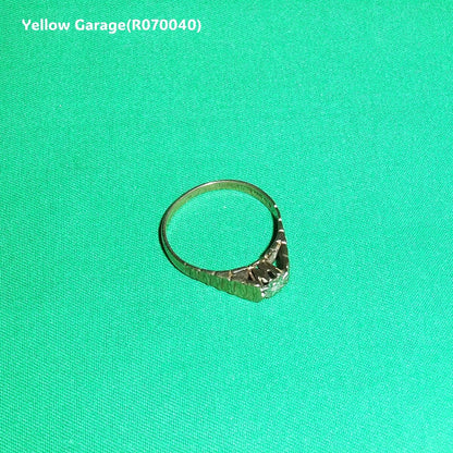 ヴィンテージ イギリス製 9ct ゴールド ダイヤモンドリング “B.BROS”刻印入り（ケース付き）