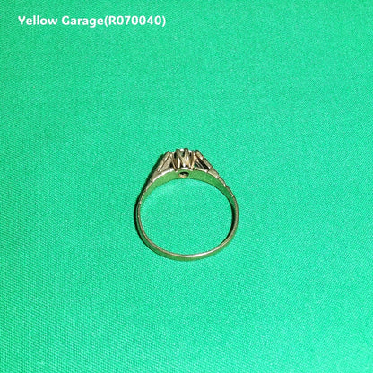 ヴィンテージ イギリス製 9ct ゴールド ダイヤモンドリング “B.BROS”刻印入り（ケース付き）