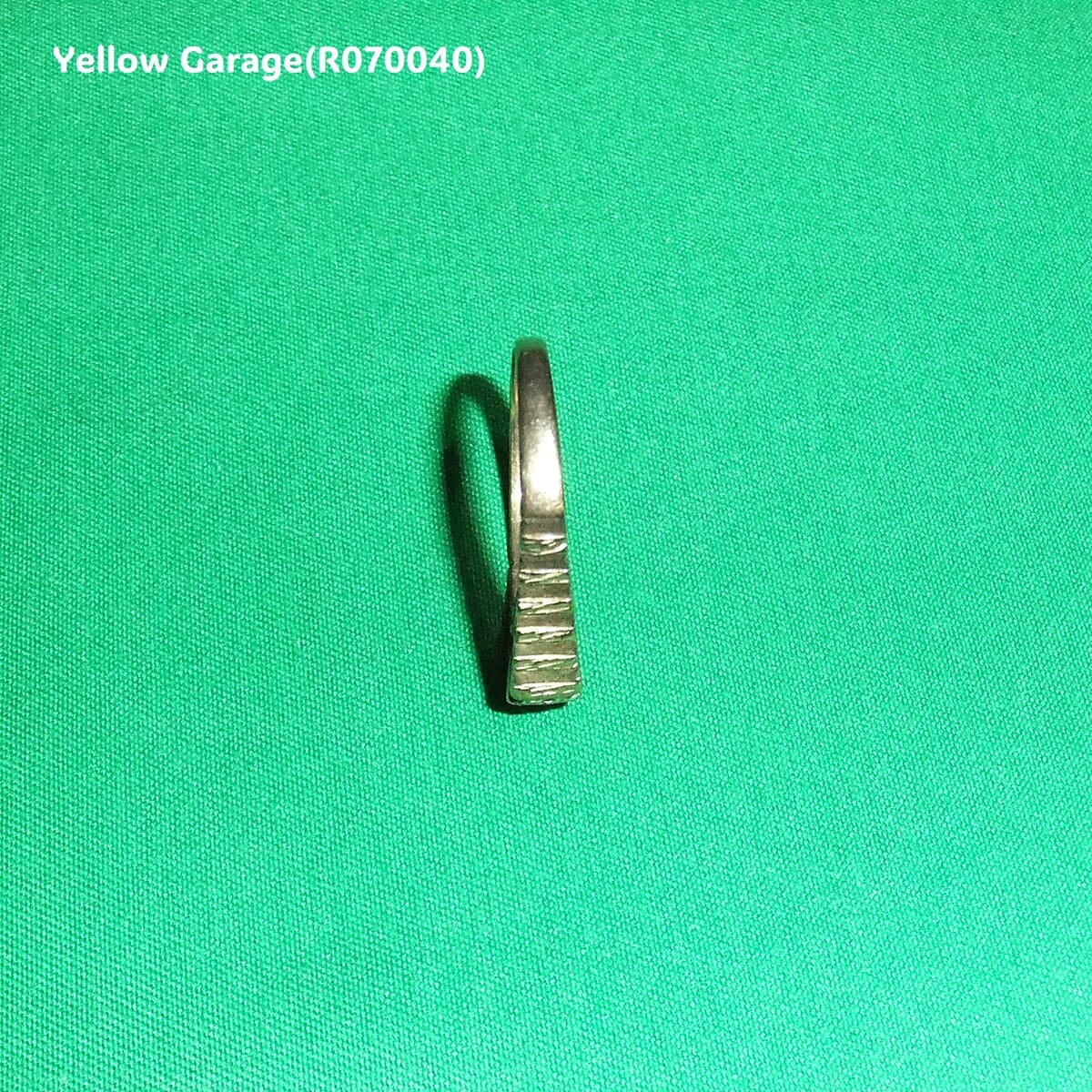 ヴィンテージ イギリス製 9ct ゴールド ダイヤモンドリング “B.BROS”刻印入り（ケース付き）