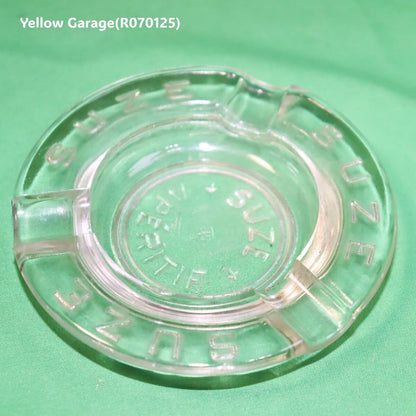 フランスのビター系アペリティフ「SUZE（スーズ）」のロゴが全面にあしらわれたヴィンテージガラス灰皿＿アップ