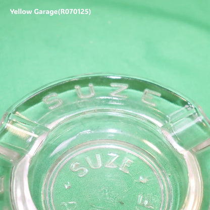 フランスのビター系アペリティフ「SUZE（スーズ）」のロゴが全面にあしらわれたヴィンテージガラス灰皿＿SUZEアップ