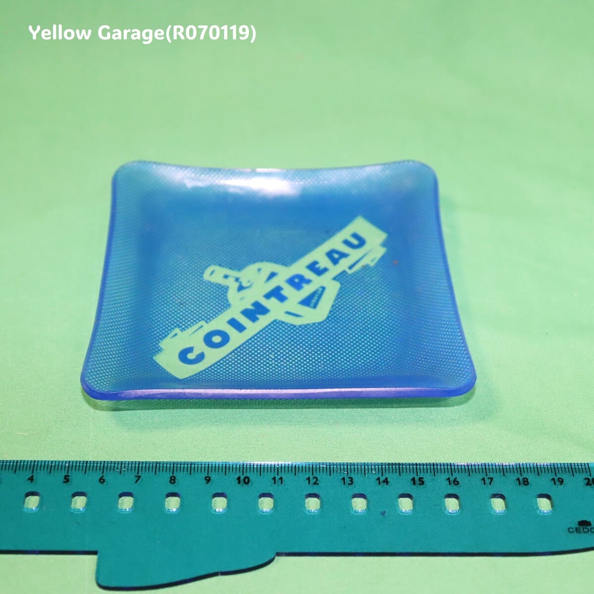 フランスの有名オレンジリキュール「COINTREAU（コアントロー）」のロゴがデザインされたヴィンテージのガラス製トレイ＿サイズ