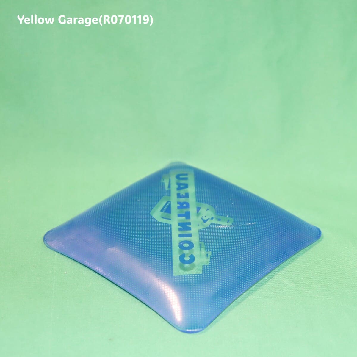 フランスの有名オレンジリキュール「COINTREAU（コアントロー）」のロゴがデザインされたヴィンテージのガラス製トレイ＿裏