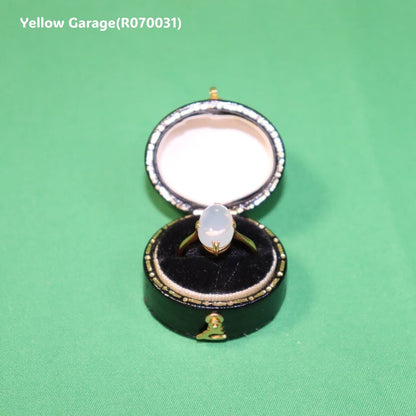 ムーンストーンリング（18金・イギリス・1960年代） ケース付き