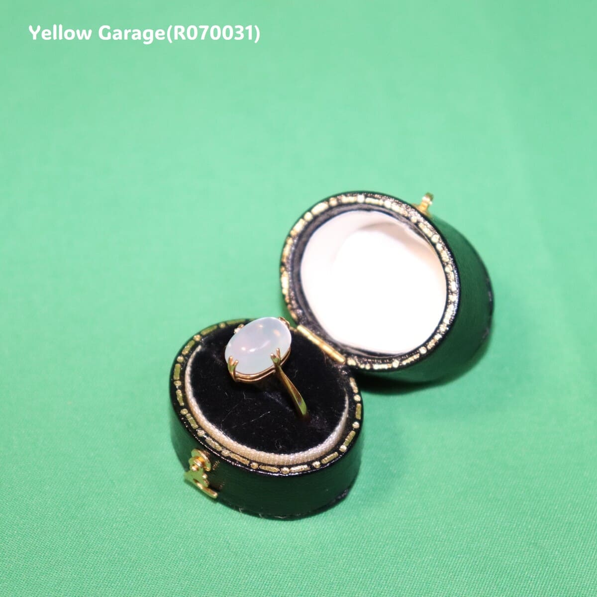 ムーンストーンリング（18金・イギリス・1960年代） ケース付き