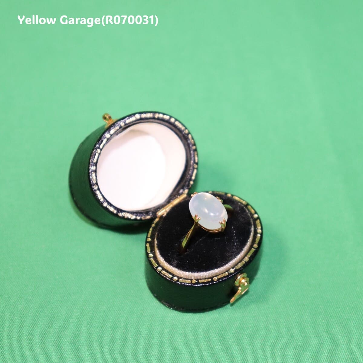 ムーンストーンリング（18金・イギリス・1960年代） ケース付き