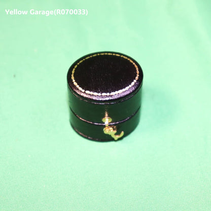 ヴィンテージ シルバートーンスタッドピアス（サファイア風ストーン・専用ケース付き）