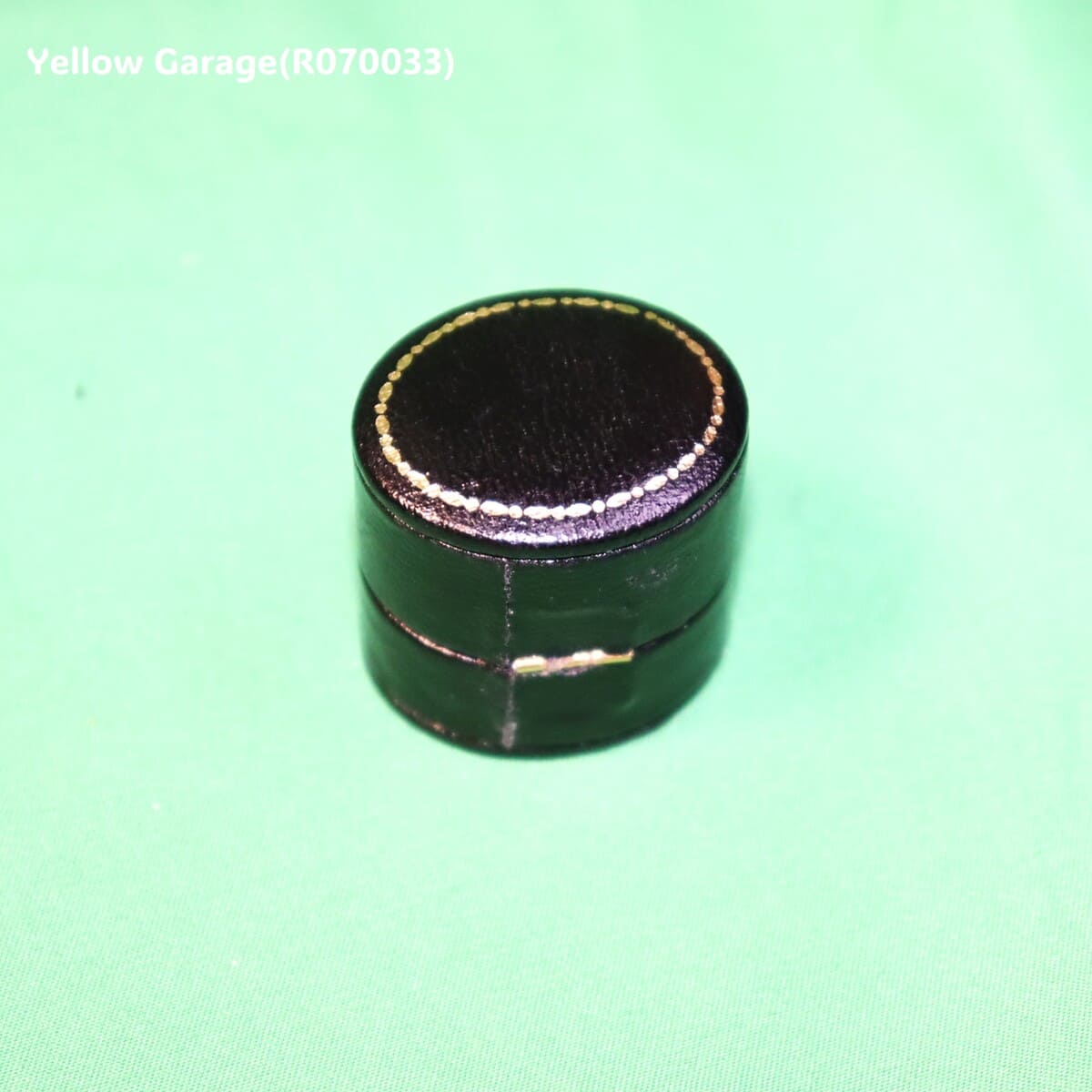 ヴィンテージ シルバートーンスタッドピアス（サファイア風ストーン・専用ケース付き）