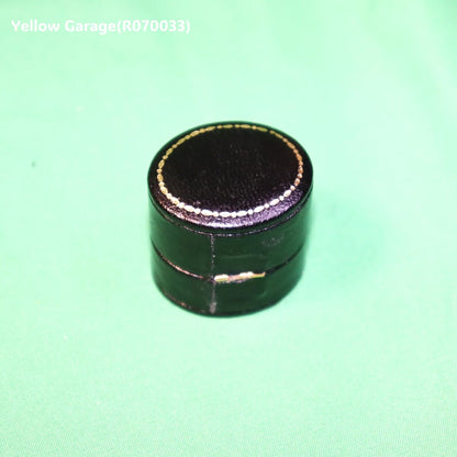 ヴィンテージ シルバートーンスタッドピアス（サファイア風ストーン・専用ケース付き）