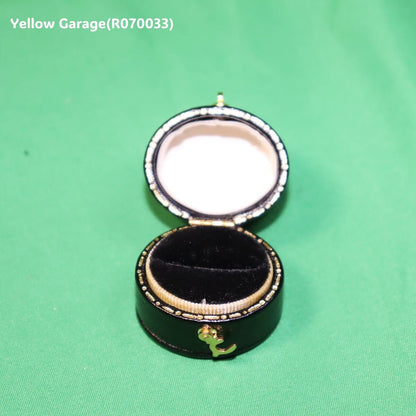 ヴィンテージ シルバートーンスタッドピアス（サファイア風ストーン・専用ケース付き）